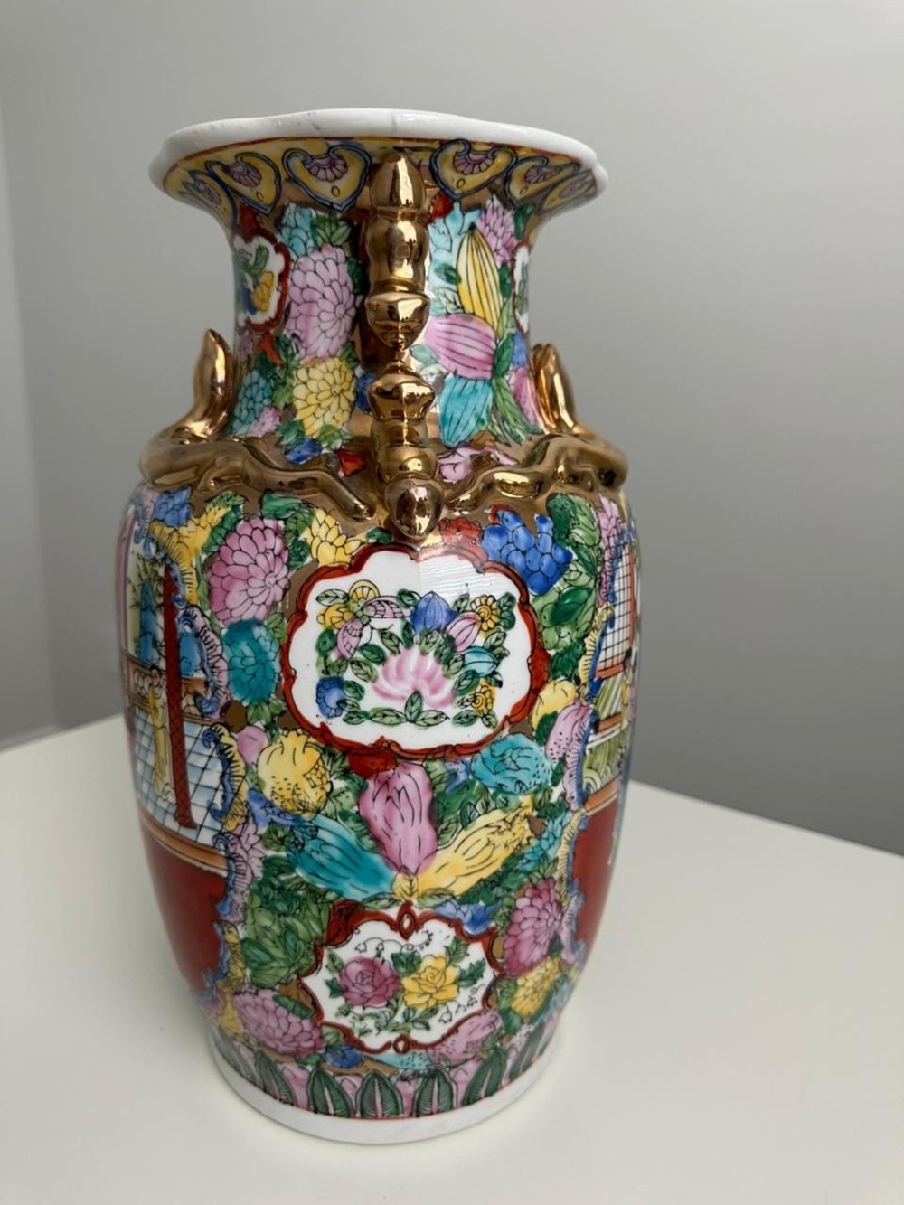 Chinese Rose Medallion Porcelain Vase - Picture 9 of 12